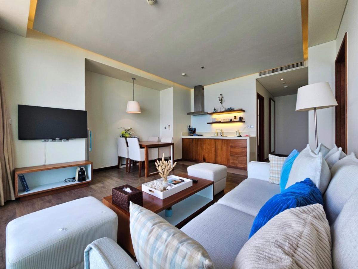 Stunning Apartments Across My Khe Beach ! Rooftop Pool & Gym Da Nang Eksteriør billede