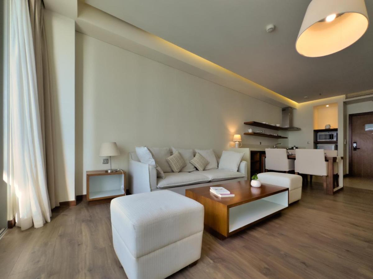 Stunning Apartments Across My Khe Beach ! Rooftop Pool & Gym Da Nang Eksteriør billede