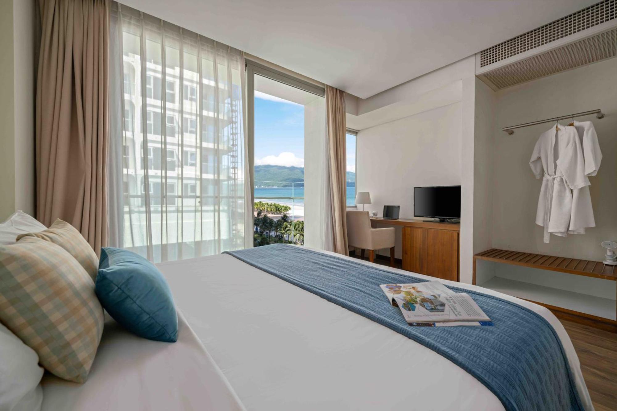 Stunning Apartments Across My Khe Beach ! Rooftop Pool & Gym Da Nang Eksteriør billede