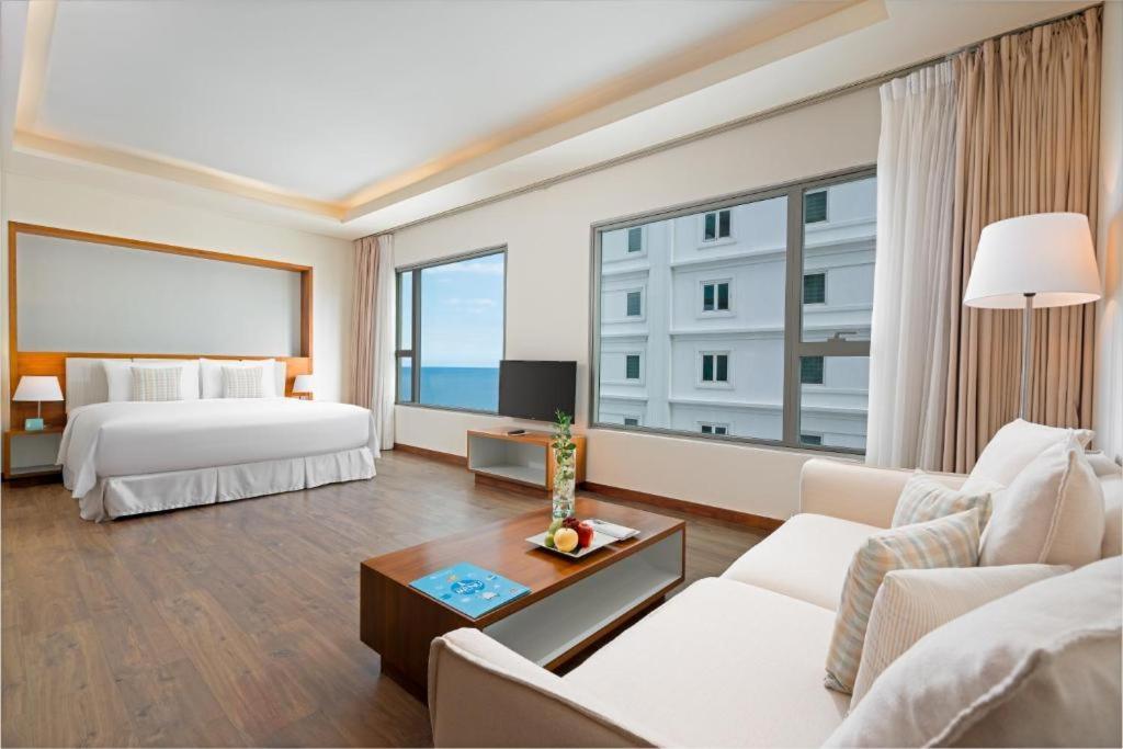 Stunning Apartments Across My Khe Beach ! Rooftop Pool & Gym Da Nang Eksteriør billede